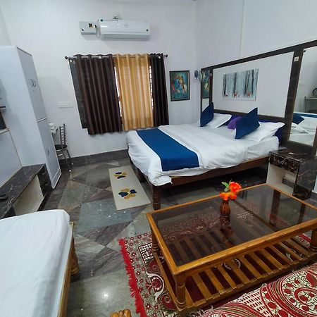 Eastern Gate Homestay Кгаджураго Екстер'єр фото